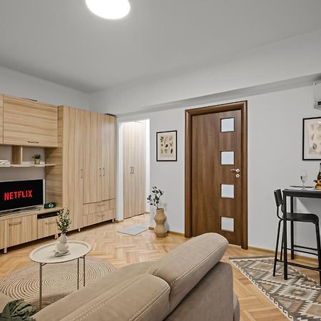 Earthy Escape - Central Apt With Balcony Bucarest Esterno foto