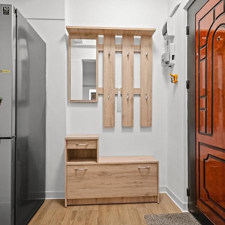 Earthy Escape - Central Apt With Balcony Bucarest Esterno foto