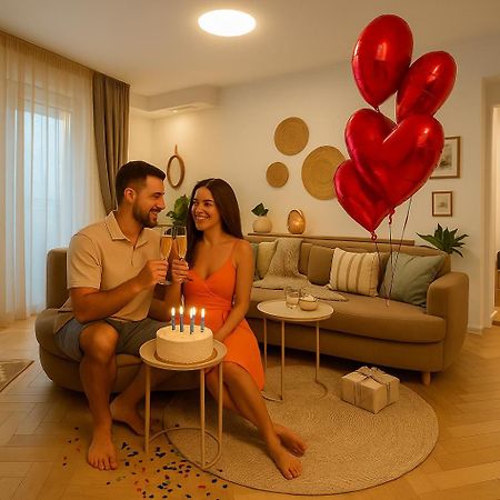 Earthy Escape - Central Apt With Balcony Bucarest Esterno foto