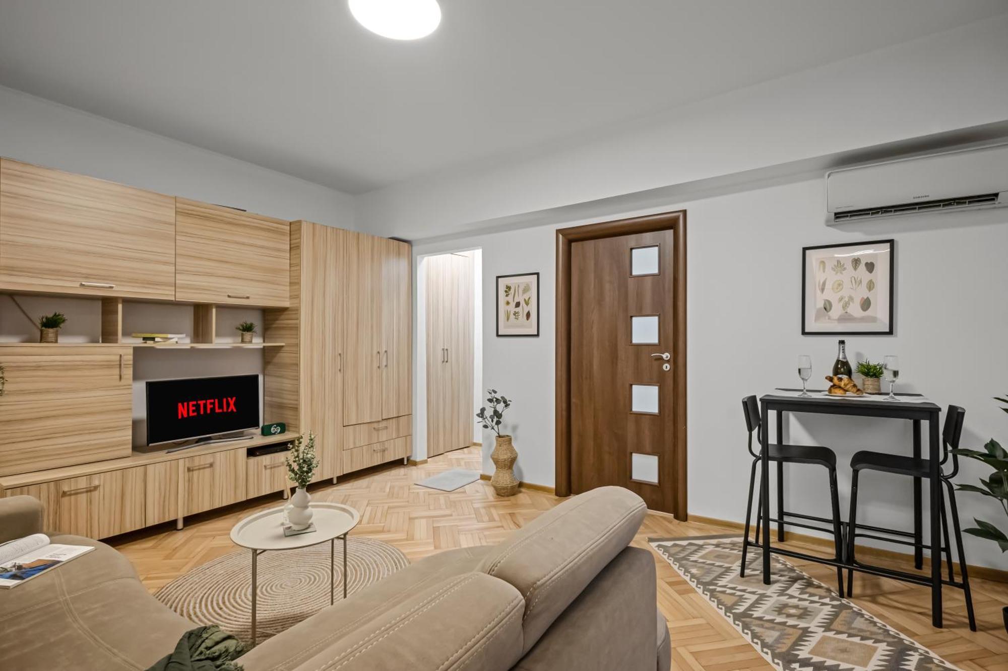 Earthy Escape - Central Apt With Balcony Bucarest Esterno foto