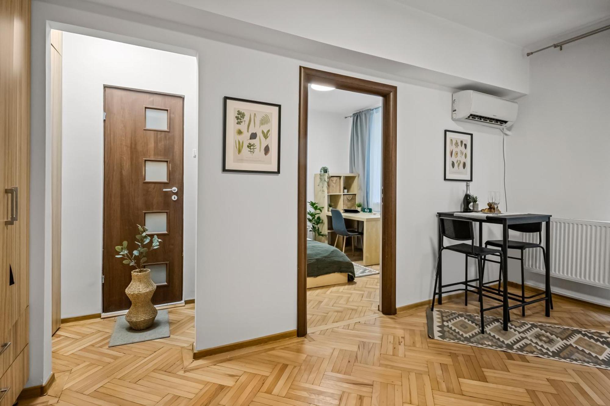 Earthy Escape - Central Apt With Balcony Bucarest Esterno foto