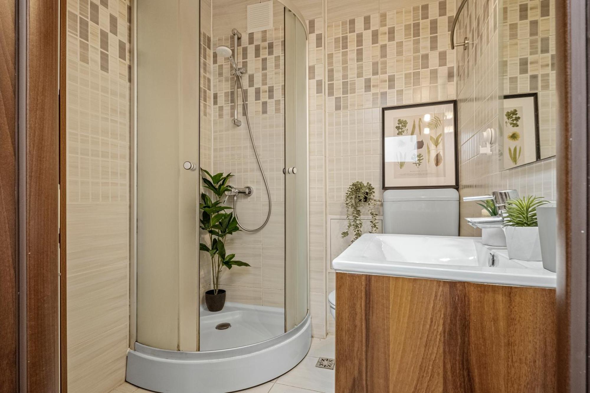 Earthy Escape - Central Apt With Balcony Bucarest Esterno foto
